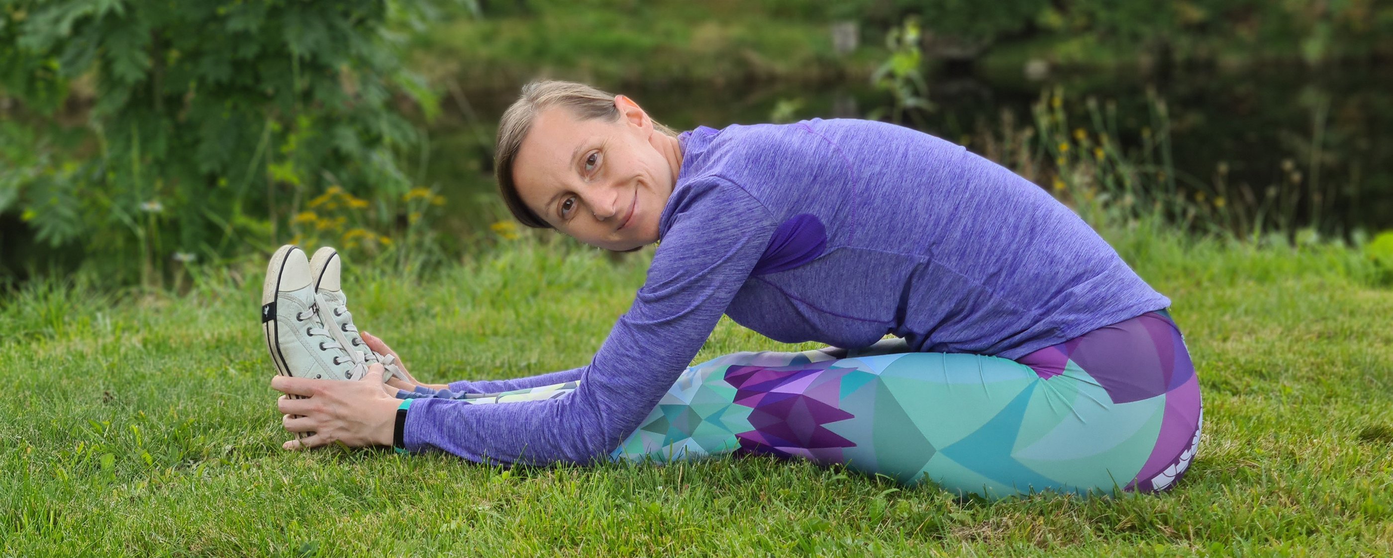 Veronika při protažení v přírodě